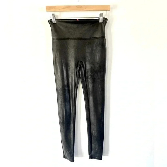 SPANX Black‎ Faux Leather Sleek and Smoothing Leggings Size Medium - Picture 2 of 8